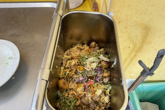 Inspirace: bufetový systém výdeje školních obědů  1